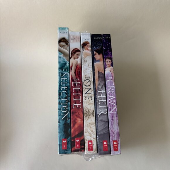 NWT The Selection Series- Complete Set of 5 by Kiera Cass Paperback, no case - Picture 1 of 7